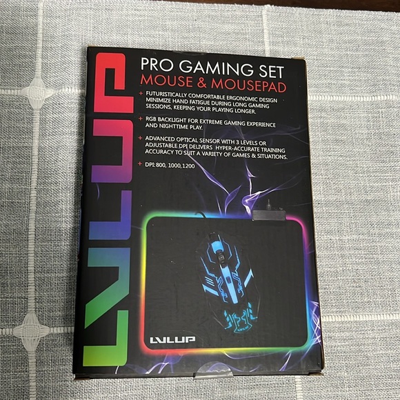 Brand new, never opened, LVL UP Pro Gaming Set Mouse & Mousepad - Picture 2 of 3